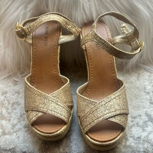 Brand New Nine West Thoughtful Sandal in Gold Glitter